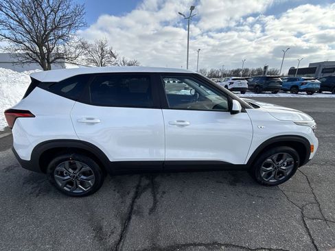 New 2026 Kia Seltos LX image 9