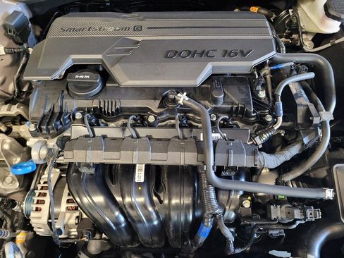 Used 2025 Hyundai Elantra SE image 30