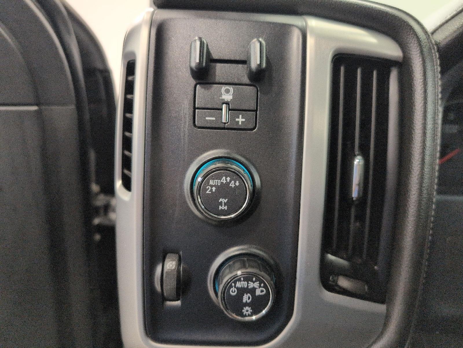 Used 2017 GMC Sierra 1500 SLE w/ SLE Value Package AWD/4WD image 10