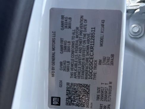 Used 2024 Chevrolet Colorado LT image 32