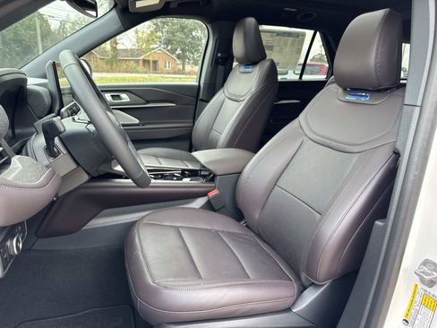 New 2026 Ford Explorer Platinum image 8