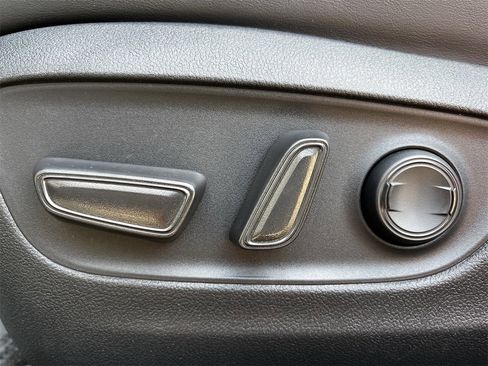 Used 2023 Toyota RAV4 XLE Premium image 25