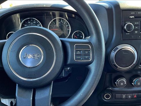 Used 2013 Jeep Wrangler Unlimited Sport AWD/4WD image 12