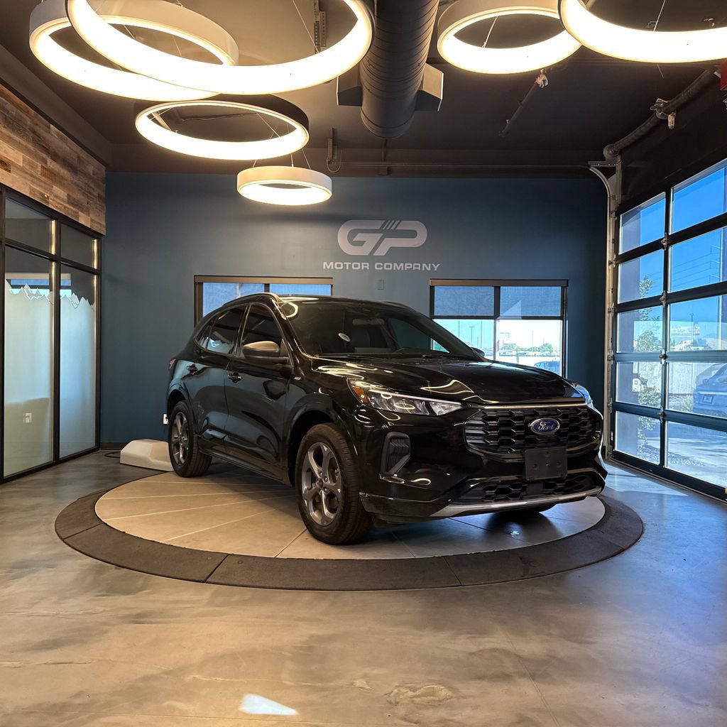 Used 2023 Ford Escape ST-Line w/ Tech Pack #1 AWD/4WD image 1