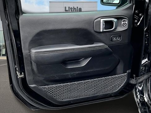 Used 2023 Jeep Wrangler Sahara w/ Cold Weather Group image 28