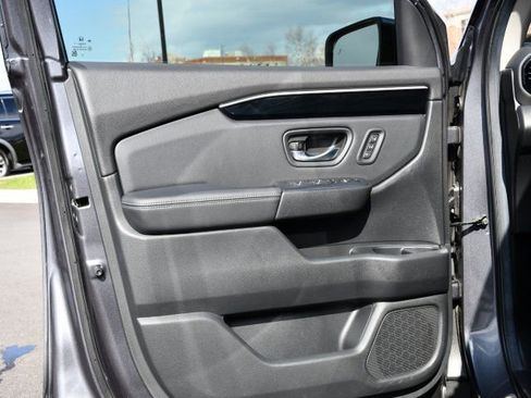 Used 2025 Honda Pilot EX-L image 11