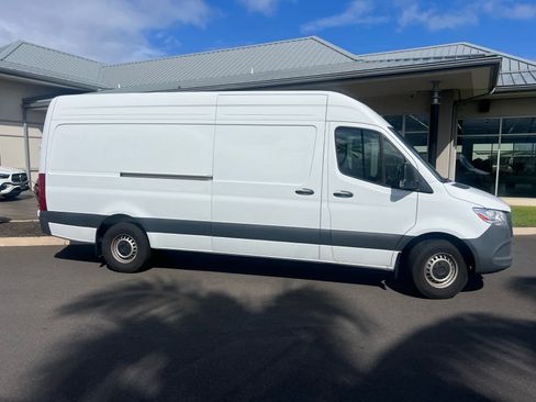 Used 2024 Mercedes-Benz Sprinter 2500 image 2