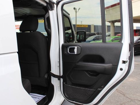Used 2023 Jeep Gladiator Overland w/ Cold Weather Group AWD/4WD image 14