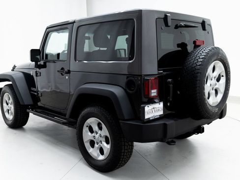 Used 2018 Jeep Wrangler Sport AWD/4WD image 12