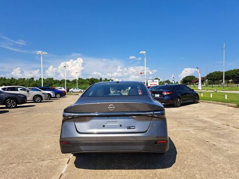 Used 2026 Nissan Sentra SV w/ SV Convenience Package FWD image 6
