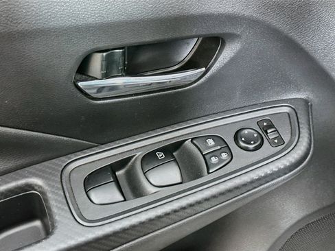 Used 2025 Nissan Versa SV FWD image 15