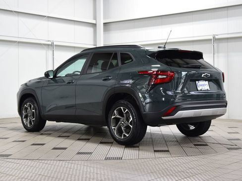 Used 2025 Chevrolet Trax LT w/ Driver Confidence Package FWD image 6