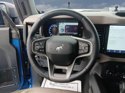 Used 2023 Ford Bronco Wildtrak AWD/4WD image 12