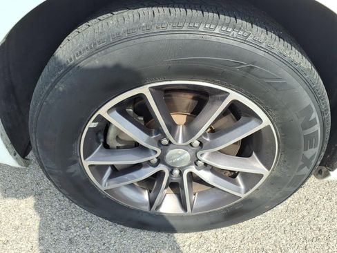 Used 2017 Dodge Grand Caravan SXT FWD image 4