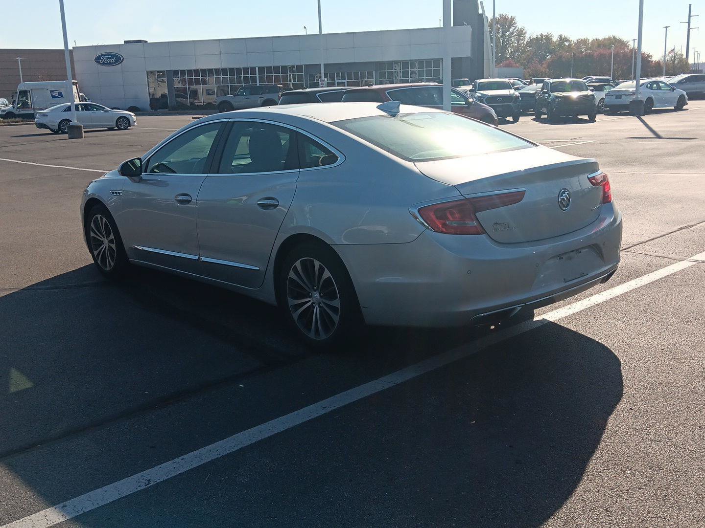 Used 2017 Buick LaCrosse Essence w/ Sun and Shade Package FWD image 7