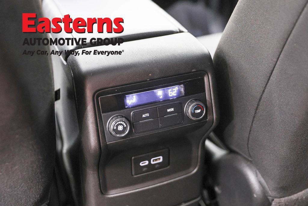 Used 2023 GMC Acadia SLE FWD image 21