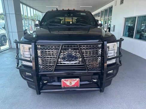Used 2019 Ford F250 Platinum w/ Platinum Ultimate Package AWD/4WD image 2