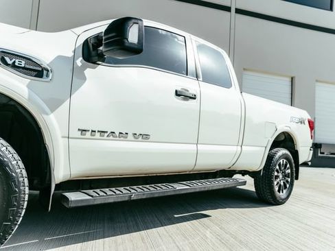 Used 2018 Nissan Titan PRO-4X w/ Pro-4x Convenience Package AWD/4WD image 25