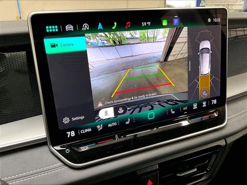 Certified 2025 Volkswagen Tiguan SE w/ Panoramic Sunroof Package image 23