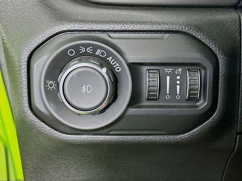 Used 2019 Jeep Wrangler Unlimited Sahara w/ LED Lighting Group image 27