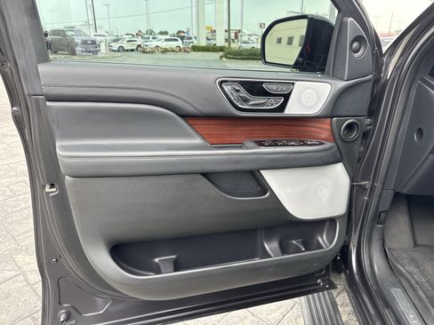 Used 2023 Lincoln Navigator Reserve AWD/4WD image 10