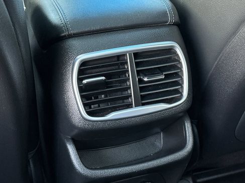 Used 2020 Hyundai Santa Fe SEL w/ Convenience + Premium Package image 15