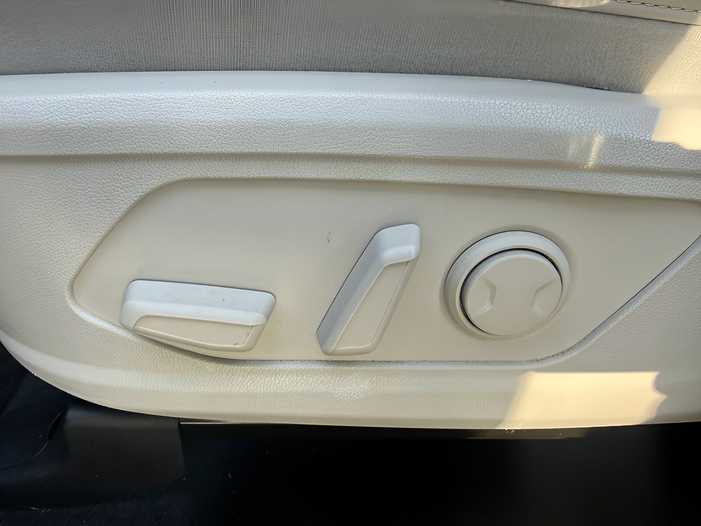 Used 2022 Kia Sorento EX w/ Panoramic Sunroof Package FWD image 10