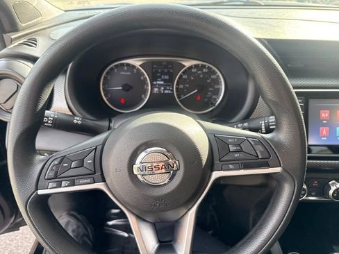 Used 2020 Nissan Kicks S image 11