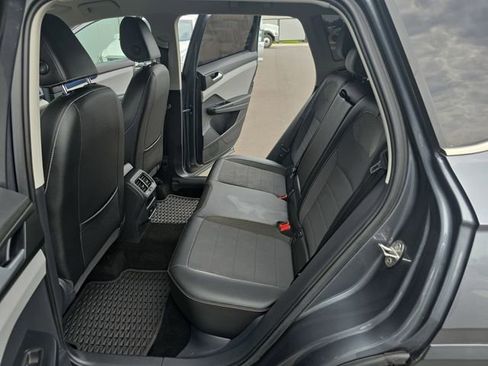 Used 2023 Volkswagen Taos SE w/ Black Wheel Package FWD image 17