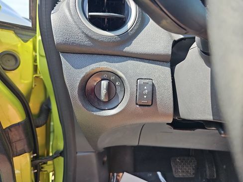 Used 2013 Ford Fiesta SE FWD image 33