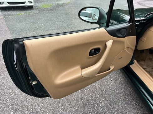 Used 2000 MAZDA MX-5 Miata RWD image 16