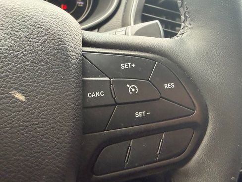 Used 2022 Jeep Cherokee Trailhawk image 15