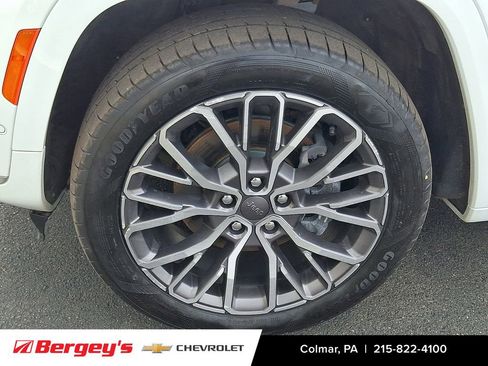 Used 2023 Jeep Grand Cherokee L Summit AWD/4WD image 10