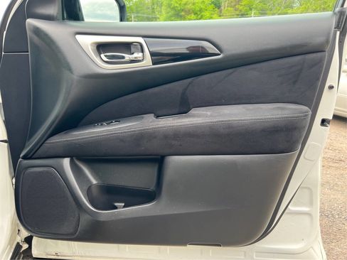 Used 2015 Nissan Pathfinder SV AWD/4WD image 18