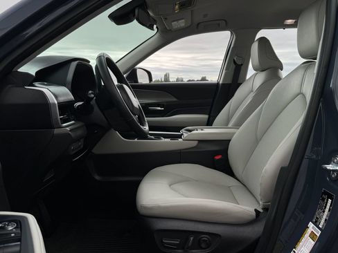 Certified 2025 Toyota Grand Highlander AWD Hybrid image 9