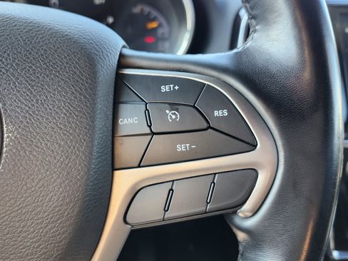 Used 2022 Jeep Grand Cherokee Limited image 38