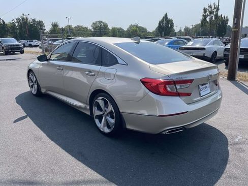 Used 2018 Honda Accord Touring image 4