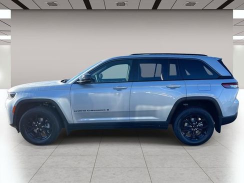 New 2026 Jeep Grand Cherokee Laredo image 7