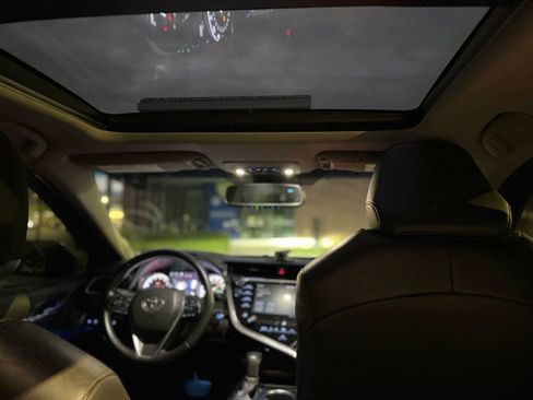 Used 2018 Toyota Camry XLE image 8