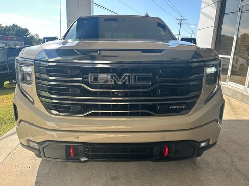 Used 2023 GMC Sierra 1500 AT4 w/ AT4 Preferred Package AWD/4WD image 3