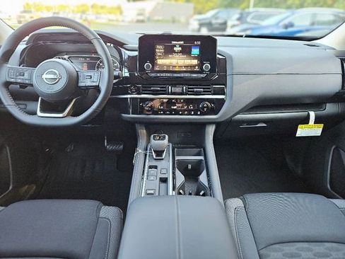 New 2025 Nissan Pathfinder SV image 12