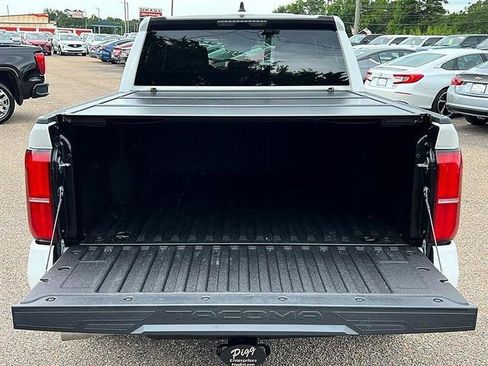 Used 2024 Toyota Tacoma SR5 AWD/4WD image 10