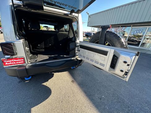 Used 2012 Jeep Wrangler Unlimited Sahara image 5