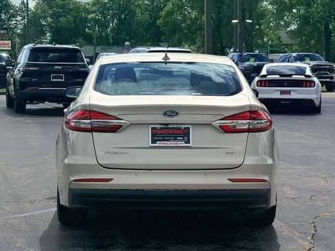 Used 2019 Ford Fusion SE FWD image 8
