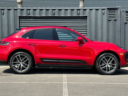 Certified 2024 Porsche Macan AWD/4WD image 9