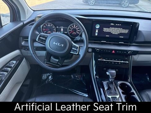 Used 2024 Kia Carnival EX FWD image 18