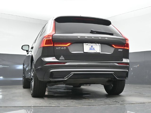 Used 2023 Volvo XC60 B5 Plus w/ Climate Package AWD/4WD image 40