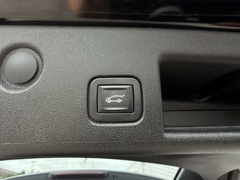 Certified 2019 Chevrolet Equinox Premier FWD image 37