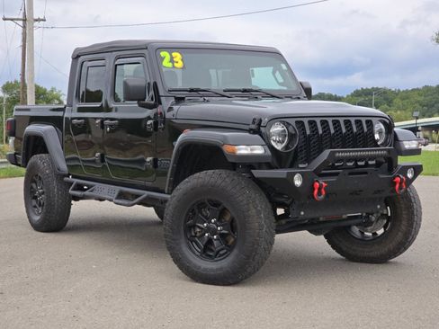 Used 2023 Jeep Gladiator Sport AWD/4WD image 2