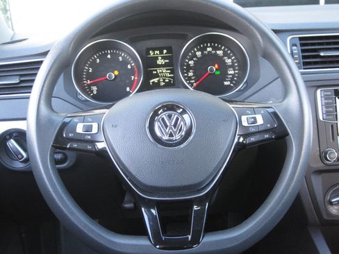 Used 2016 Volkswagen Jetta SE image 29